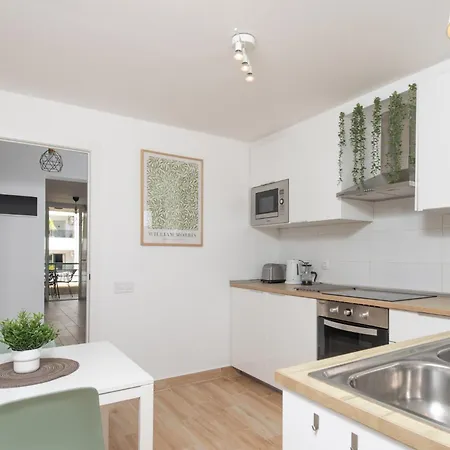 Location - Walk To The Beach, Shops & Dining *