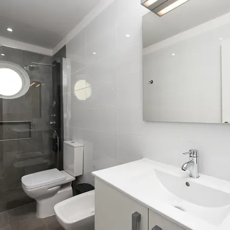 Location - Walk To The Beach, Shops & Dining Appartement Playa de las Américas