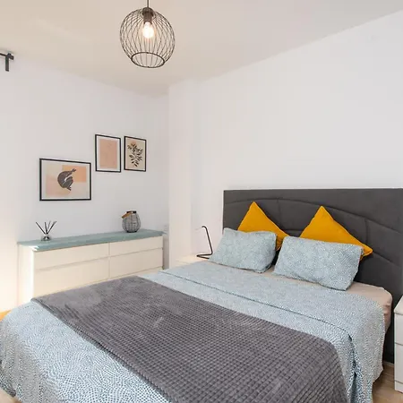 Location - Walk To The Beach, Shops & Dining Playa de las Américas