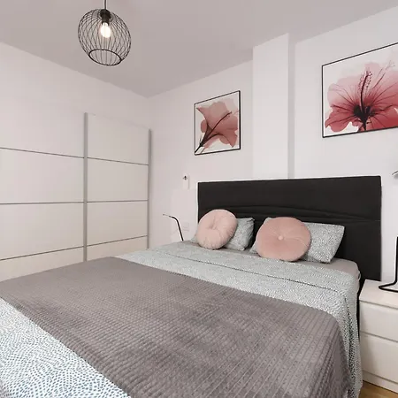 Location - Walk To The Beach, Shops & Dining Playa de las Américas