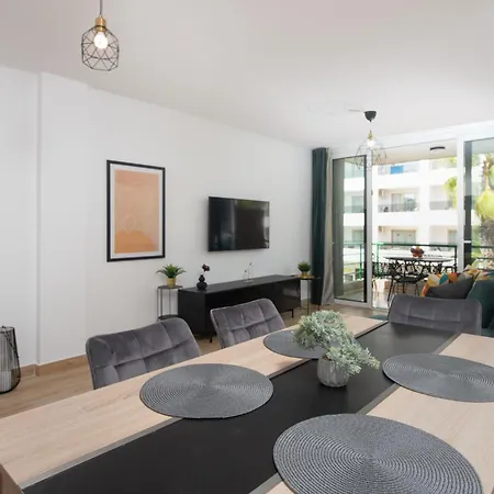 Location - Walk To The Beach, Shops & Dining Appartement