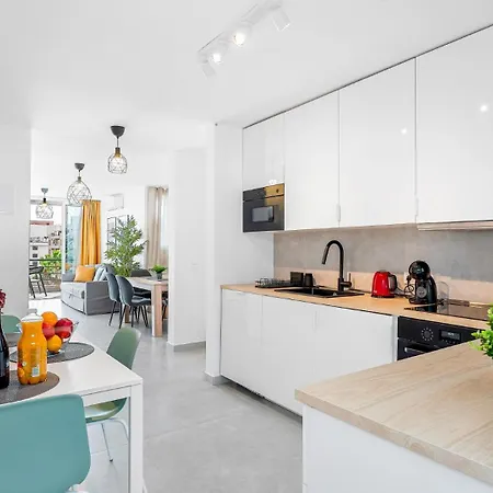 Location - Walk To The Beach, Shops & Dining Playa de las Américas