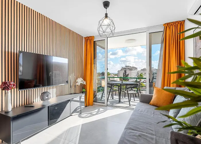 Location - Walk To The Beach, Shops & Dining 플라야데라스아메리카스