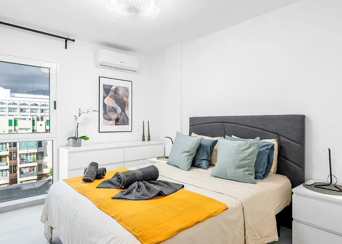 Location - Walk To The Beach, Shops & Dining 플라야데라스아메리카스