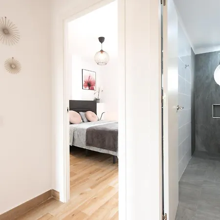 Apartament Location - Walk To The Beach, Shops & Dining Playa de las Americas (Tenerife)