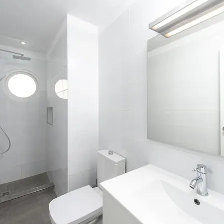 Location - Walk To The Beach, Shops & Dining * Playa de las Americas (Tenerife)