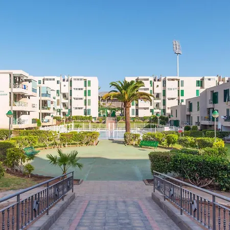 Location - Walk To The Beach, Shops & Dining