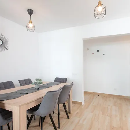 Location - Walk To The Beach, Shops & Dining Apartament