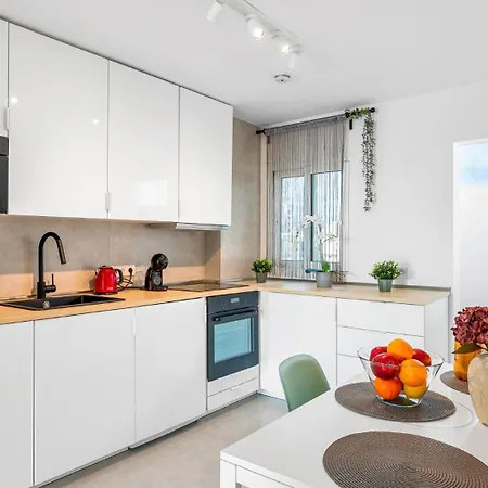 Location - Walk To The Beach, Shops & Dining * Playa de las Americas (Tenerife)