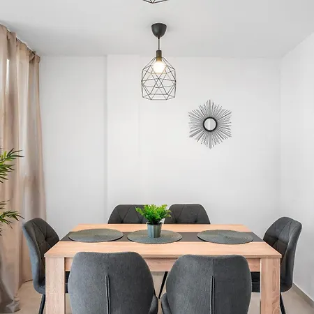 Location - Walk To The Beach, Shops & Dining * Playa de las Americas (Tenerife)