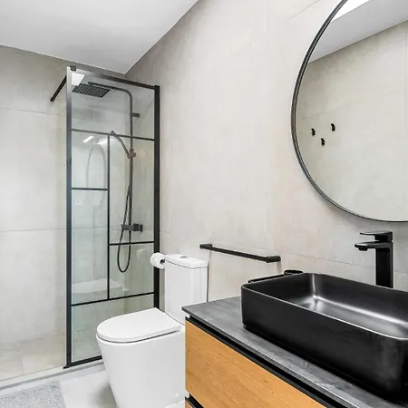 Location - Walk To The Beach, Shops & Dining * Playa de las Americas (Tenerife)