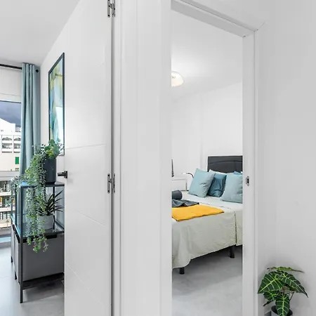 Location - Walk To The Beach, Shops & Dining Apartament Playa de las Americas (Tenerife)