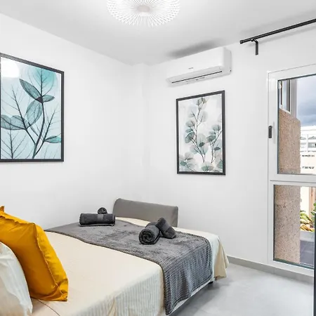 Apartament Location - Walk To The Beach, Shops & Dining Playa de las Americas (Tenerife)