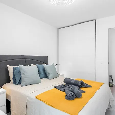 Location - Walk To The Beach, Shops & Dining * Playa de las Americas (Tenerife)