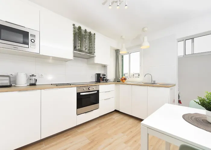 Location - Walk To The Beach, Shops & Dining Daire *