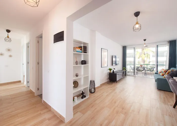 Location - Walk To The Beach, Shops & Dining Daire