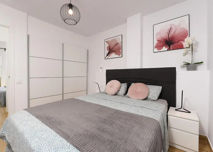 Location - Walk To The Beach, Shops & Dining Playa de las Américas