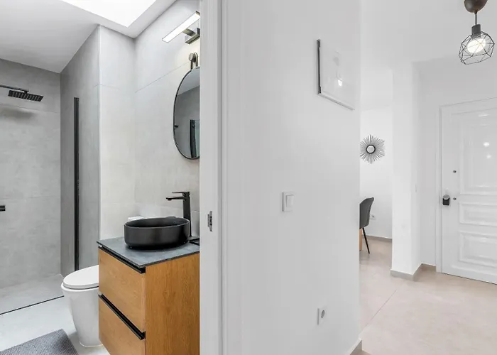 Location - Walk To The Beach, Shops & Dining Daire