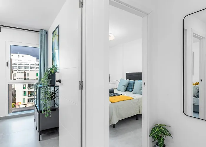 Location - Walk To The Beach, Shops & Dining Daire Playa de las Américas