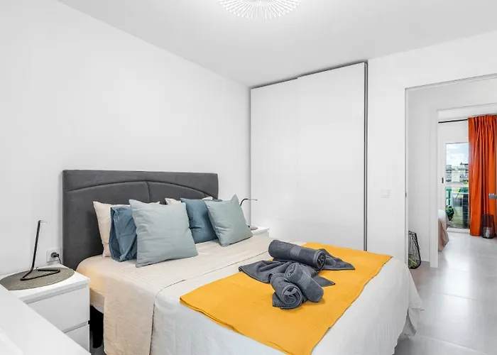 Location - Walk To The Beach, Shops & Dining * Playa de las Américas