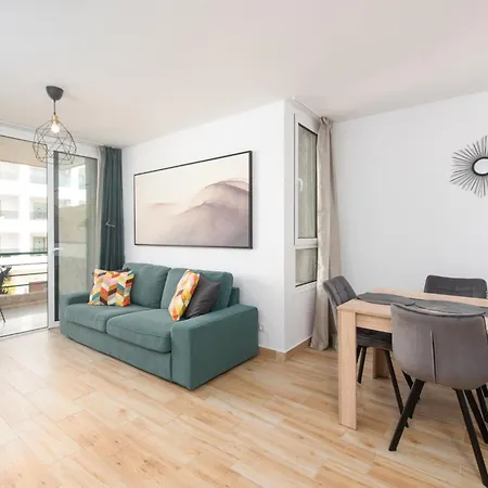 Location - Walk To The Beach, Shops & Dining