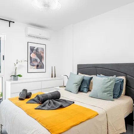 Location - Walk To The Beach, Shops & Dining Playa de las Americas (Tenerife)