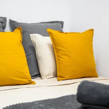 Location - Walk To The Beach, Shops & Dining